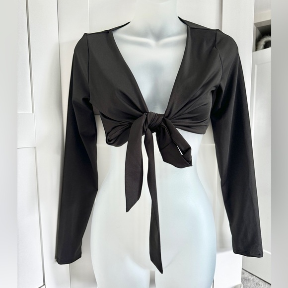 LULU’S Tie-Front Long Sleeve Crop Top Satin Like Finish Size Small Black - Picture 2 of 7